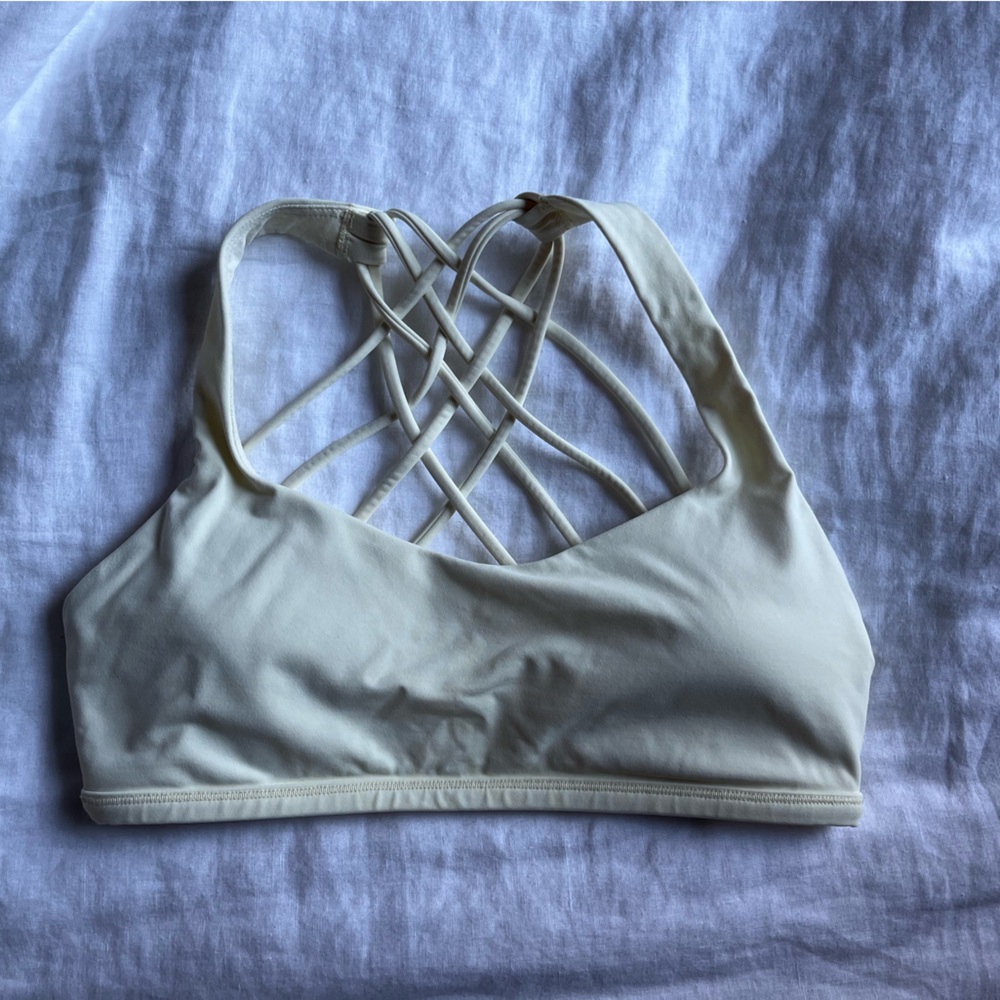 Lululemon Free to Be Bra